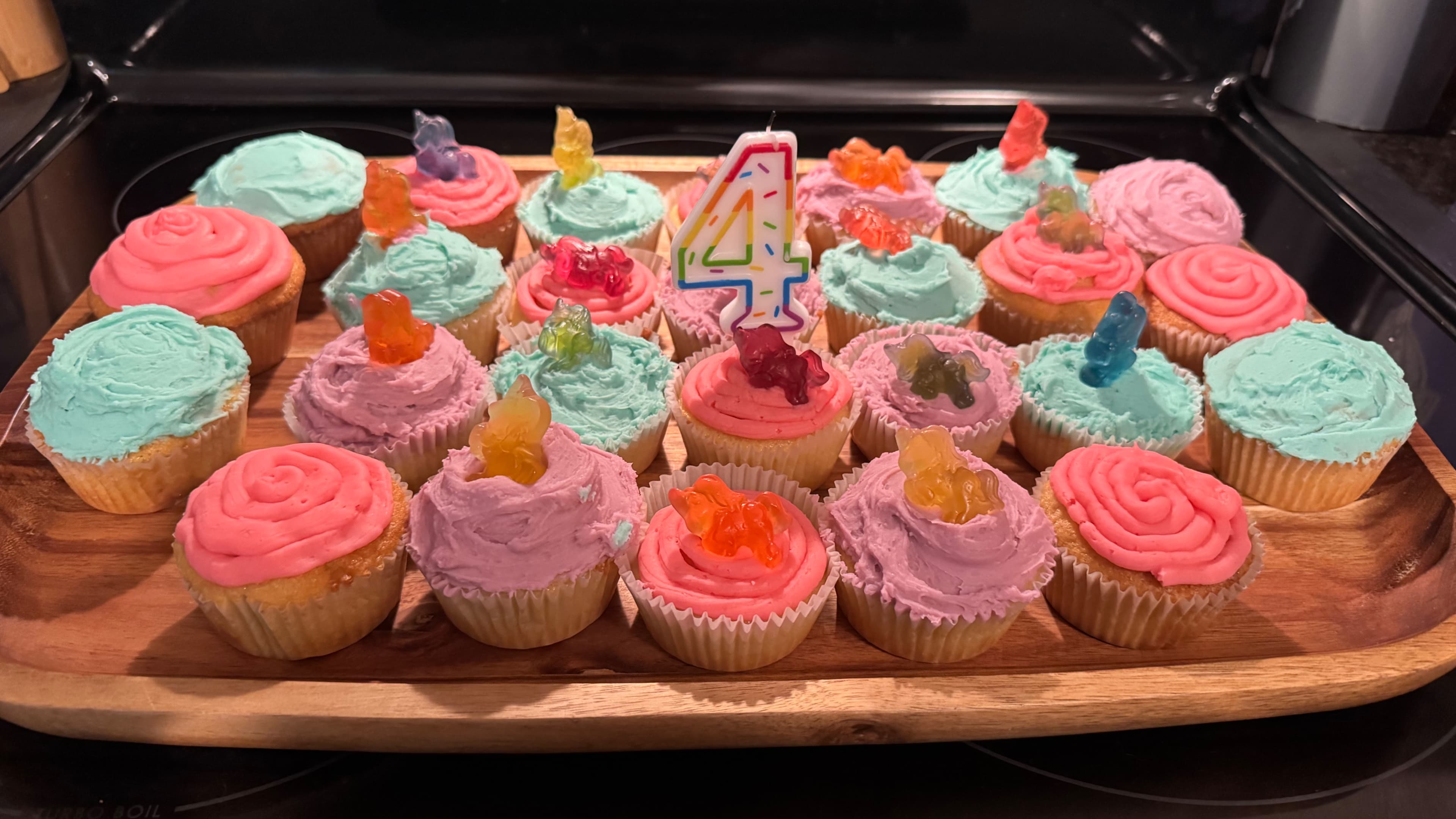 Desserts: Cupcakes, cakes, brownies, etc
